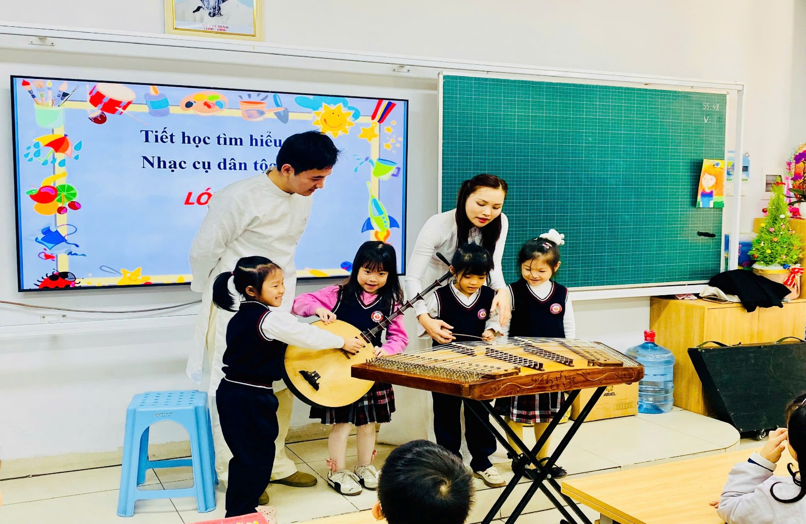 Khám phá âm nhạc truyền thống Việt Nam qua những giai điệu tại Trường Tiểu học Chu Văn An A- Ảnh 4.