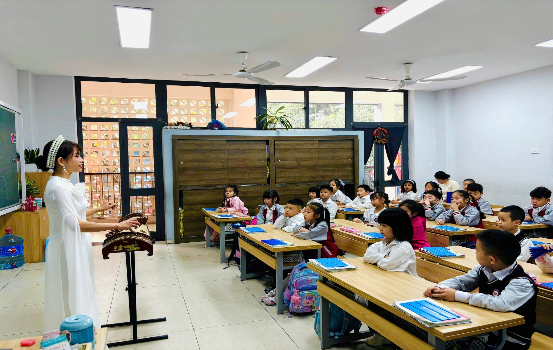 Khám phá âm nhạc truyền thống Việt Nam qua những giai điệu tại Trường Tiểu học Chu Văn An A- Ảnh 8.