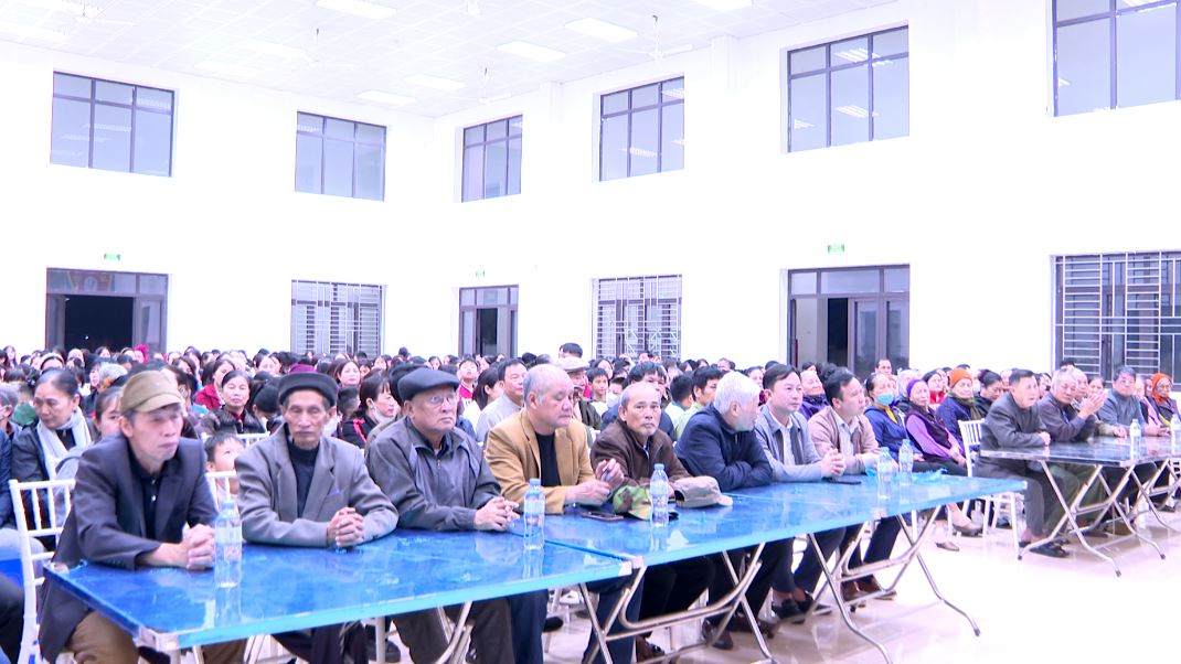 Lan tỏa giá trị lịch sử qua buổi chiếu phim “Mưa đỏ” tại xã Hát Môn- Ảnh 1.