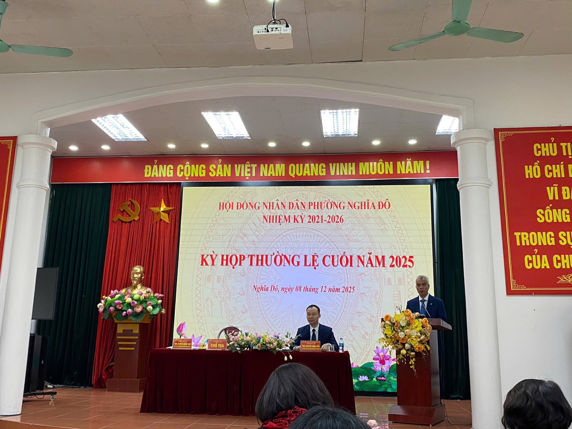 Phường Nghĩa Đô tổ chức kỳ họp thường lệ cuối năm 2025- Ảnh 1.