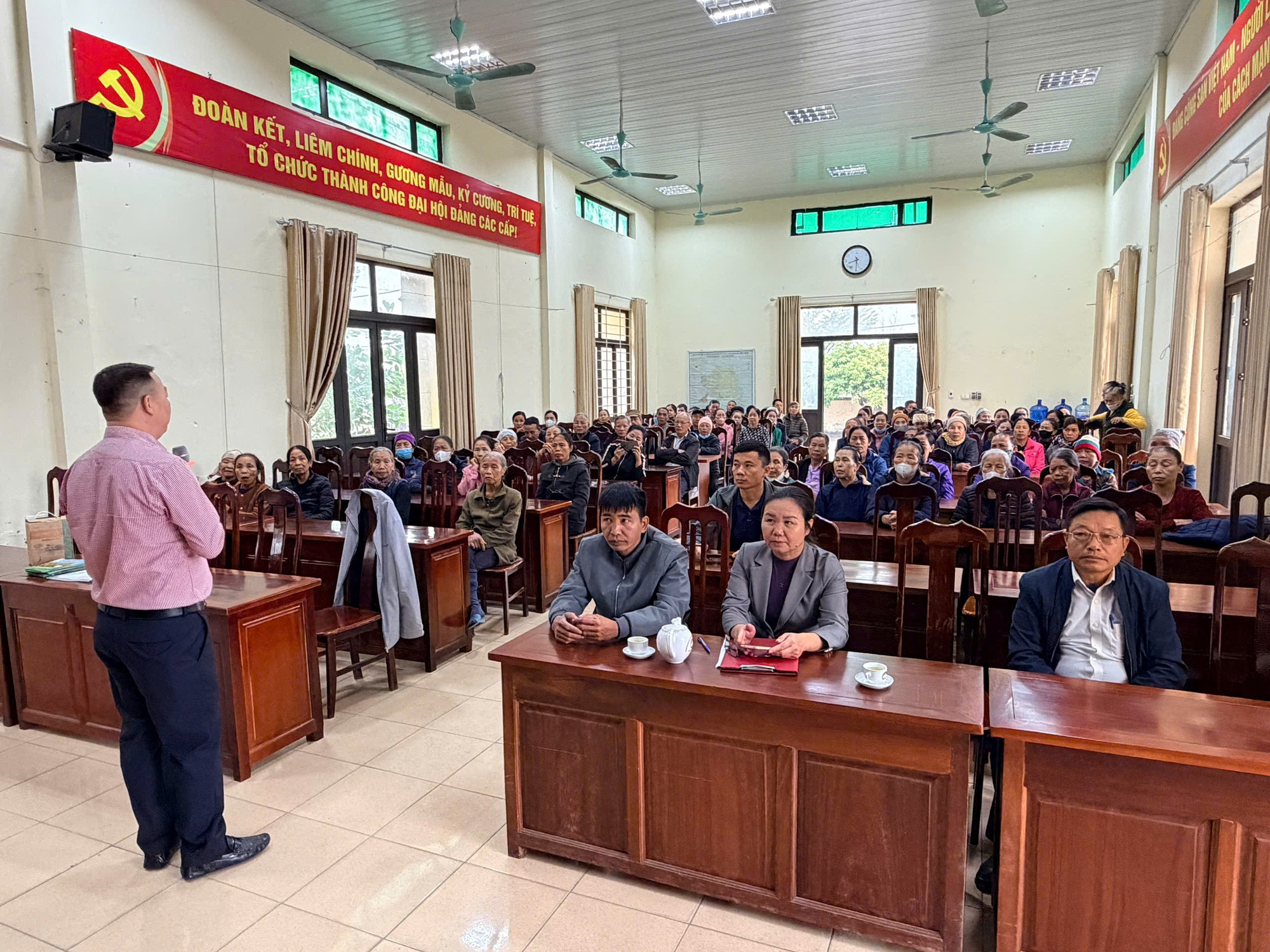 Trần Phú: tổ chức tập huấn kỹ thuật thâm canh giống lúa Nhật J02 cho các hộ xã viên thuộc Hợp tác xã nông nghiệp Mỹ Lương và Hữu Văn- Ảnh 1.