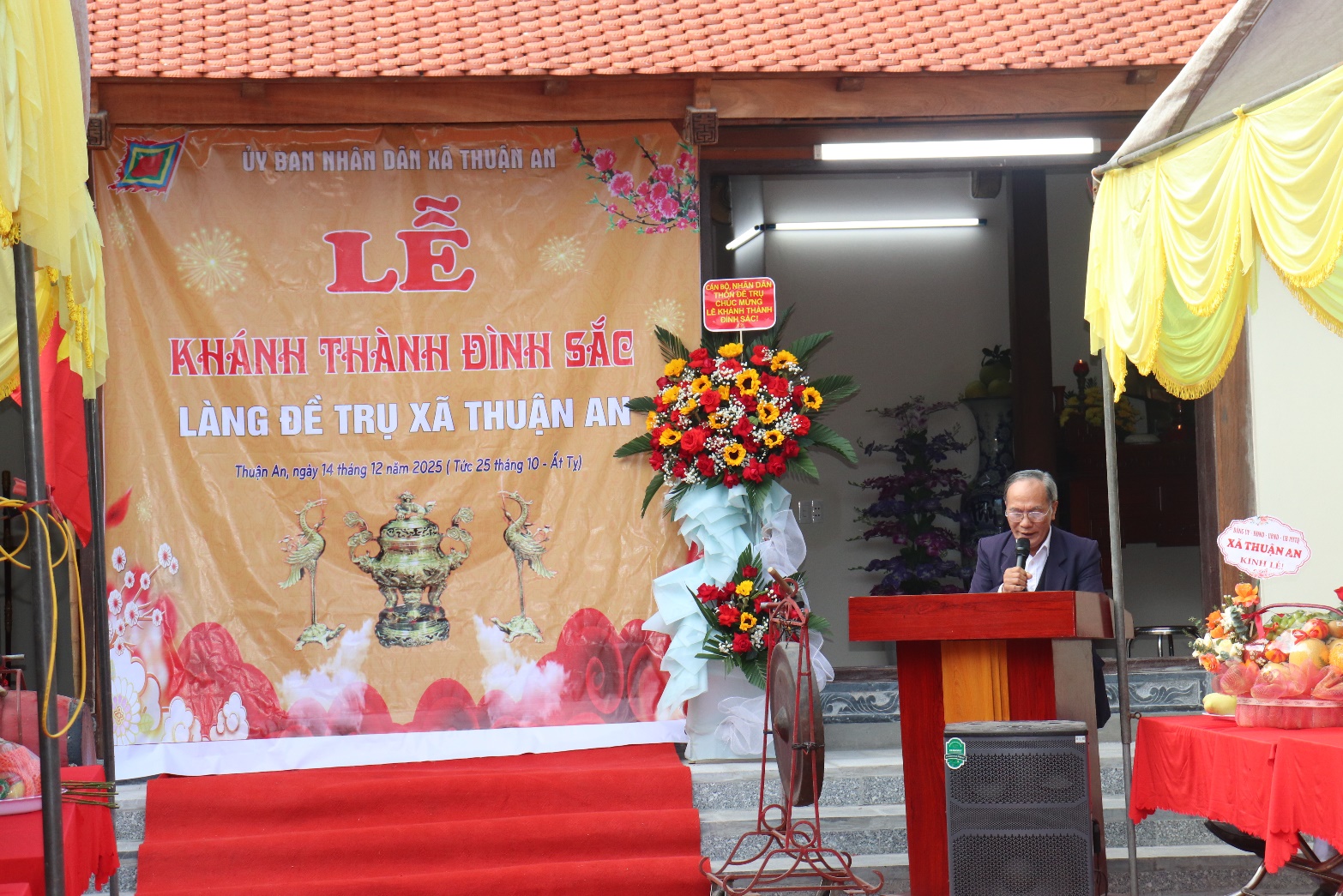 Ảnh có chứa văn bản, hoa, tòa nhà, ngoài trời  Nội dung do AI tạo ra có thể không chính xác.