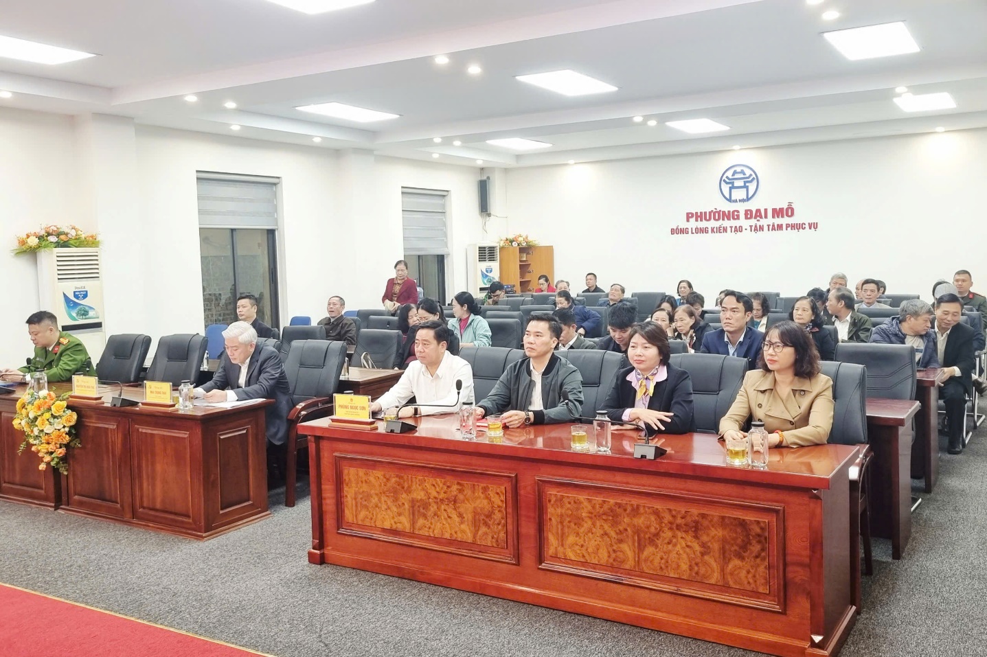 Đoàn đại biểu Quốc hội thành phố Hà Nội tiếp xúc cử tri sau Kỳ họp thứ 10, Quốc hội khóa XV- Ảnh 2.