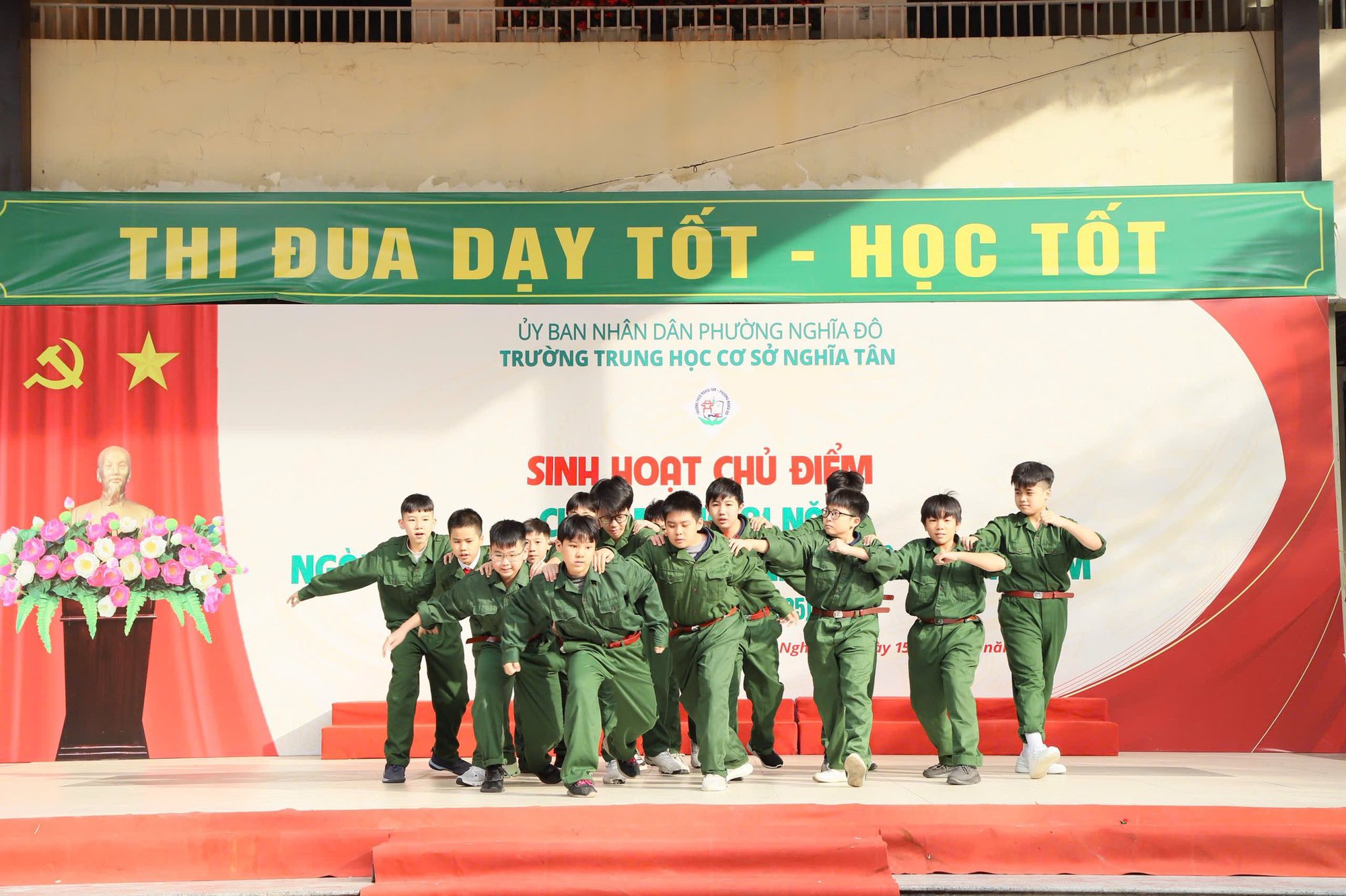 Hội Cựu chiến binh phường Nghĩa Đô giáo dục truyền thống yêu nước học sinh trường THCS Nghĩa Tân- Ảnh 2.