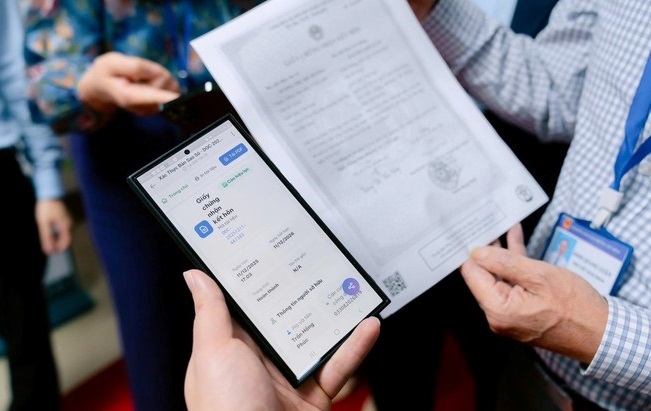 Phường Việt Hưng tăng tốc cải cách hành chính - đột phá với Kiosk thông minh - hỗ trợ thực hiện dịch vụ công trực tuyến “Vì dân phục vụ”- Ảnh 5.