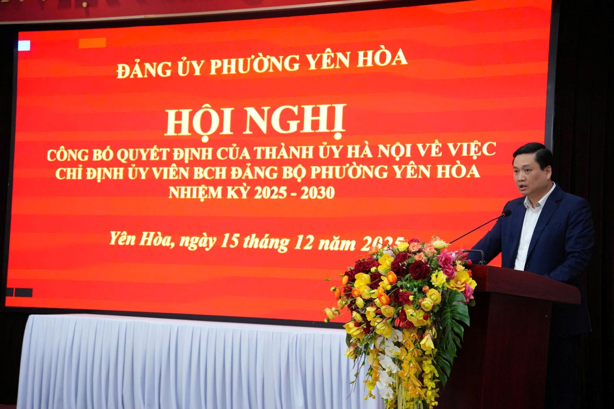 Đảng uỷ phường Yên Hoà tổ chức Hội nghị công bố và trao Quyết định chỉ định bổ sung Ủy viên Ban Chấp hành Đảng bộ phường Yên Hoà, nhiệm kỳ 2025 - 2030- Ảnh 1.