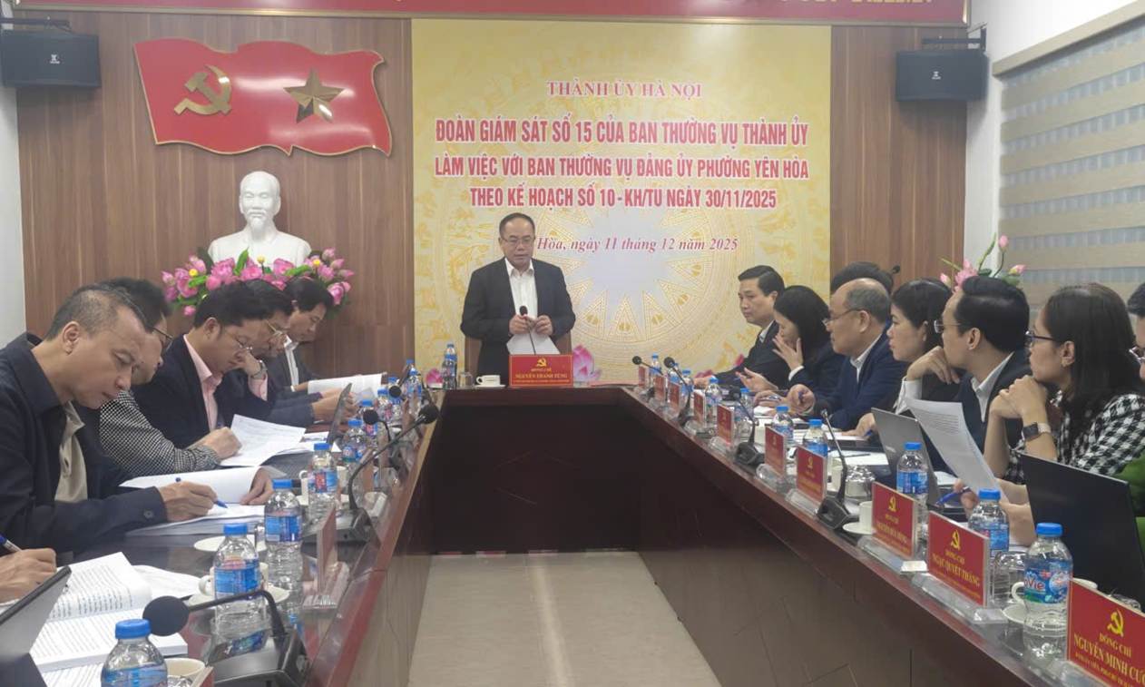 Phường Yên Hòa tiếp đoàn giám sát số 15 của Thành uỷ Hà Nội theo Kế hoạch số 10 -KH/TU ngày 30/11/2025- Ảnh 1.