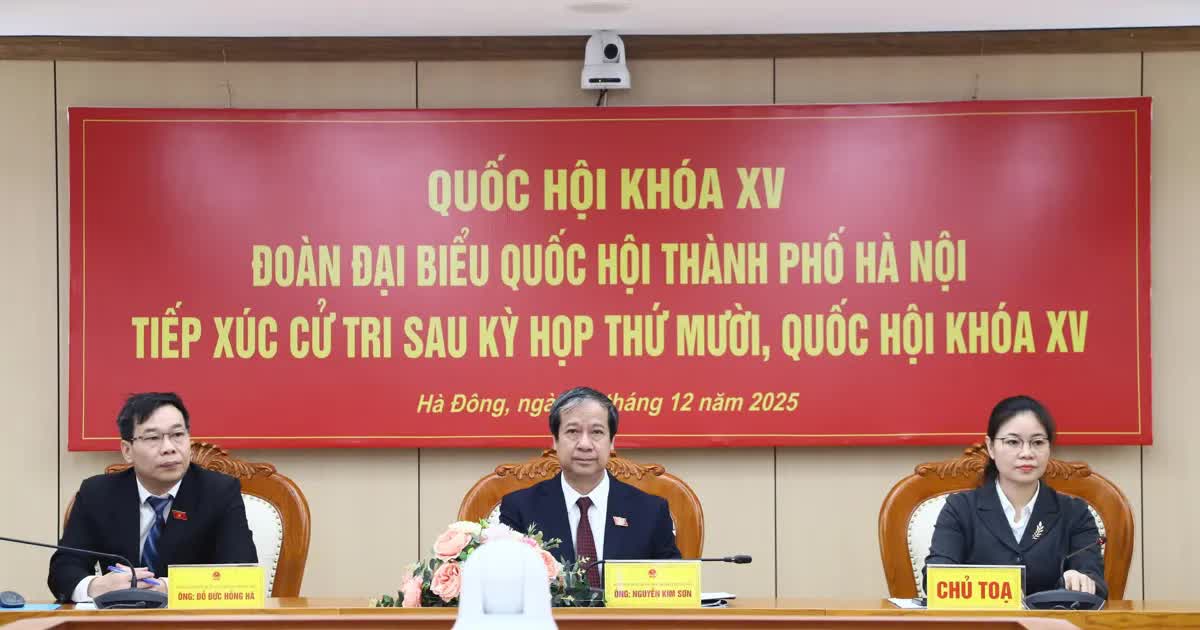 Đại biểu Quốc hội đơn vị bầu cử số 6 TP Hà Nội tiếp xúc cử tri sau Kỳ họp thứ 10