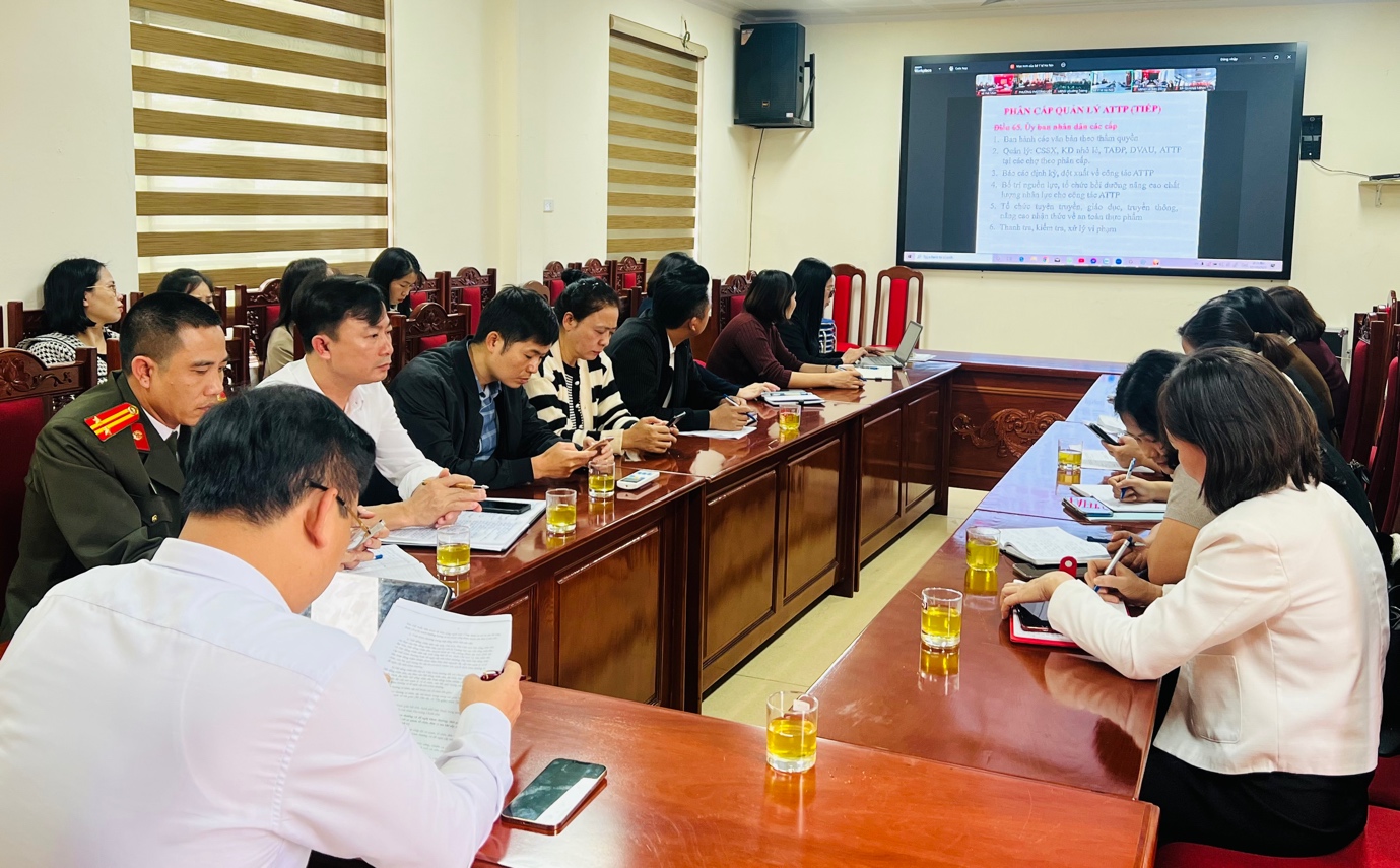 Hội nghị trực tuyến tập huấn công tác quản lý an toàn thực phẩm thức ăn đường phố, bếp ăn tập thể cho cán bộ cấp phường, xã.- Ảnh 2.