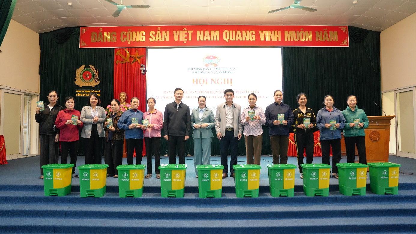 A group of people standing on a stage  AI-generated content may be incorrect.