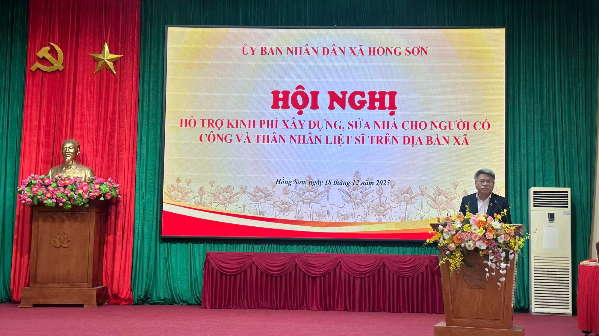 Hồng Sơn trao kinh phí hỗ trợ xây mới, sửa chữa nhà ở đối với người có công với cách mạng và thân nhân liệt sĩ năm 2025- Ảnh 3.