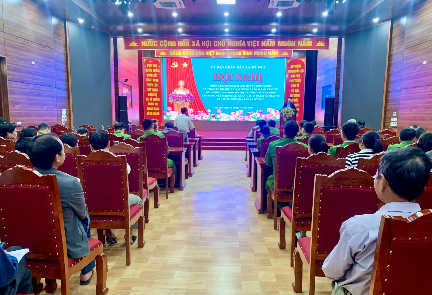 MỸ ĐỨC: QUYẾT TÂM GIẢI QUYẾT DỨT ĐIỂM "ĐIỂM NGHẼN" VỀ TRẬT TỰ ĐÔ THỊ VÀ XÂY DỰNG- Ảnh 1.