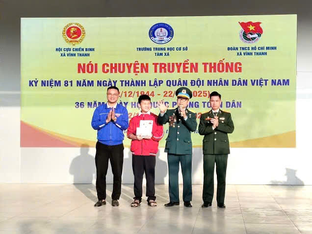 Hội CCB và Đoàn TN xã Vĩnh Thanh phối hợp với Trường Trung học cơ sở Tàm Xá tổ chức Hội nghị "Nói chuyện truyền thống nhân kỷ niệm 81 năm Ngày thành lập Quân đội Nhân dân Việt Nam"- Ảnh 7.