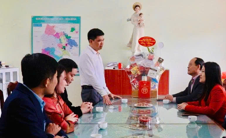 Ban Tuyên giáo và Dân vận Thành uỷ Hà Nội thăm và tặng quà giáo xứ Nghĩa Ải ( xã Mỹ Đức)- Ảnh 3.