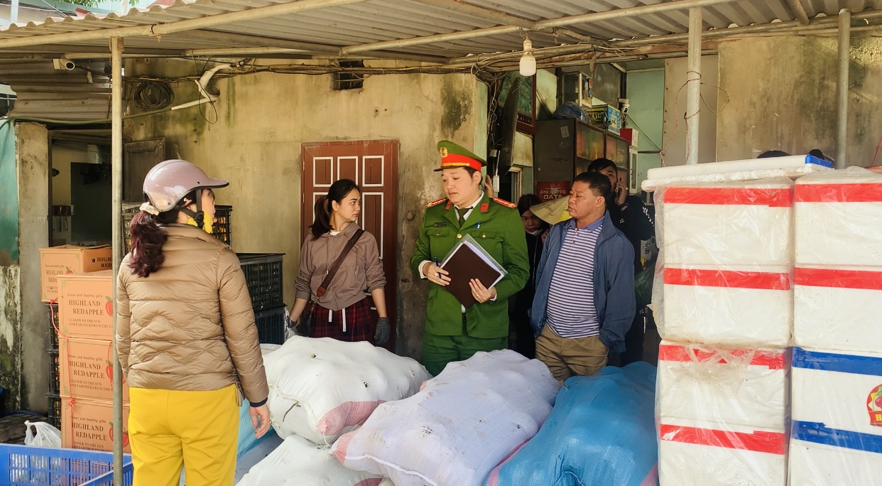 Xã Mỹ Đức quyết tâm giải toả điểm nghẽn về trật tự đô thị trên địa bàn xã - Ảnh 1.