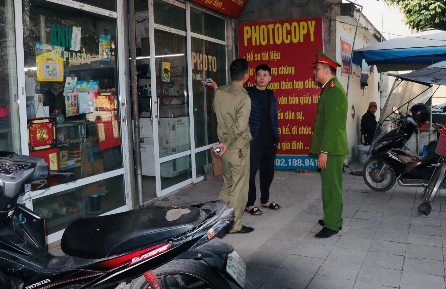 Xã Mỹ Đức quyết tâm giải toả điểm nghẽn về trật tự đô thị trên địa bàn xã - Ảnh 2.