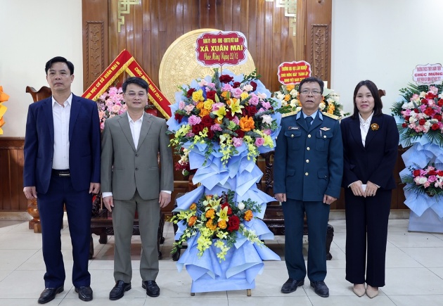 Xã Xuân Mai tổ chức 11 đoàn đi thăm, chúc mừng các đơn vị Quân đội nhân kỷ niệm Ngày thành lập Quân đội nhân dân Việt Nam- Ảnh 4.