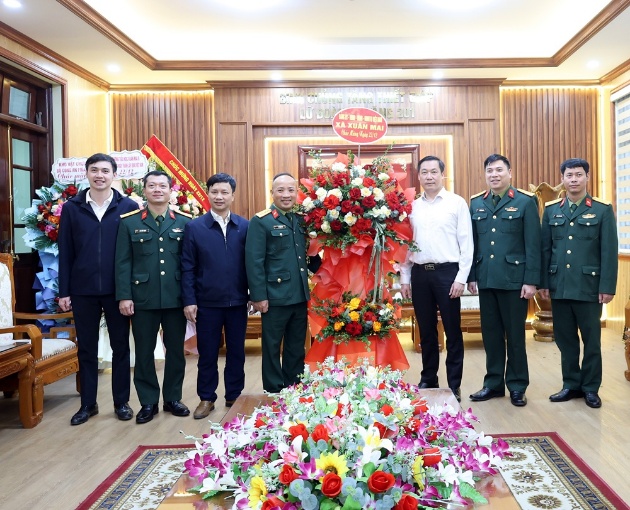 Xã Xuân Mai tổ chức 11 đoàn đi thăm, chúc mừng các đơn vị Quân đội nhân kỷ niệm Ngày thành lập Quân đội nhân dân Việt Nam- Ảnh 2.