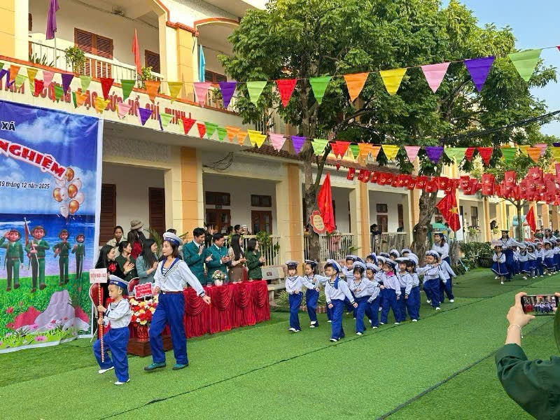 Trường Mầm non Xuy Xá tổ chức Chương trình trải nghiệm “Chiến sĩ tí hon” - Hoạt động ý nghĩa giáo dục truyền thống yêu nước cho trẻ mầm non- Ảnh 3.