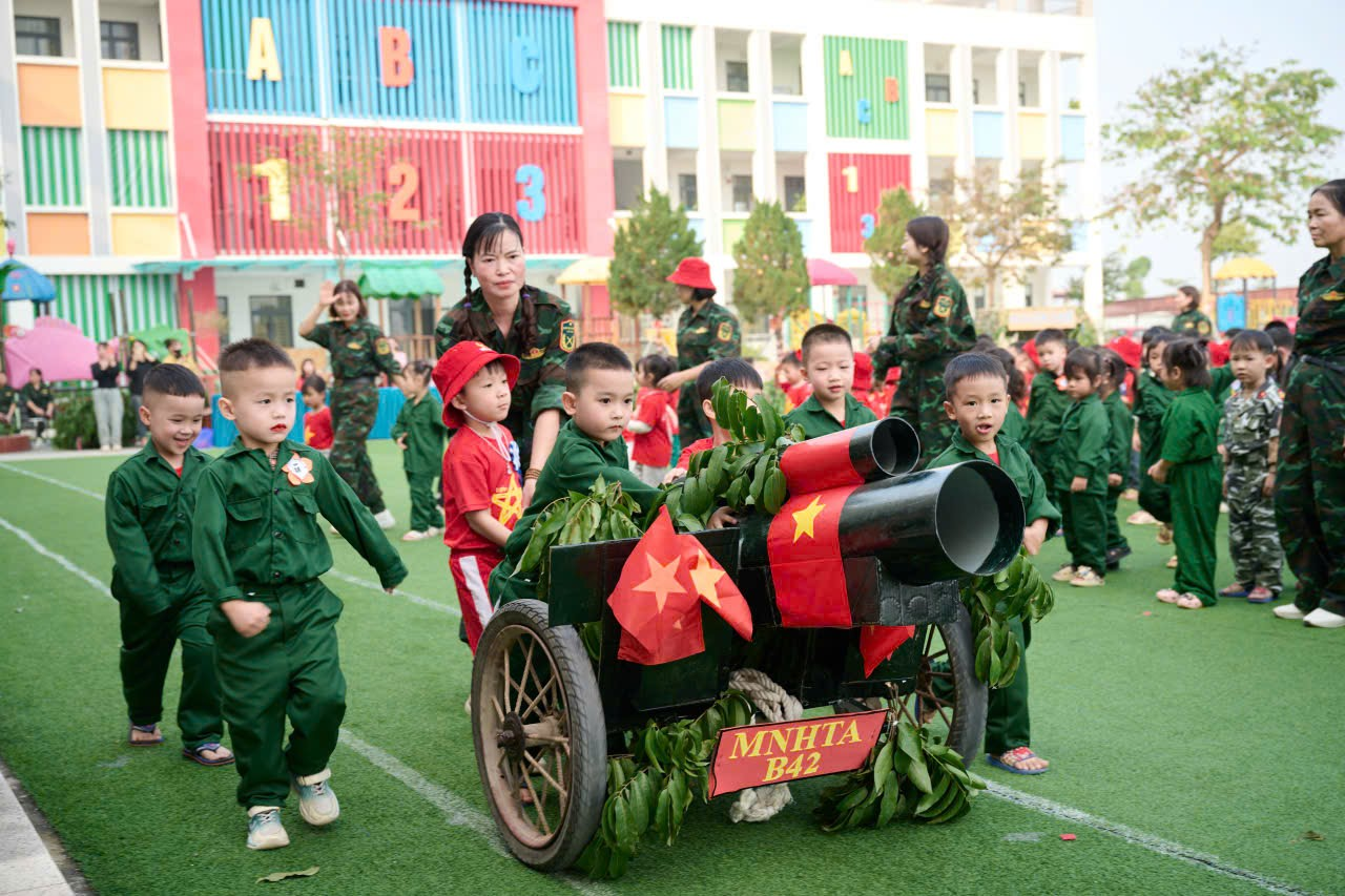 Trường Mầm non Hợp Tiến A với chương trình “Chú bộ đội trong mắt em” những ngày trải nghiệm đẹp của tuổi thơ- Ảnh 3.