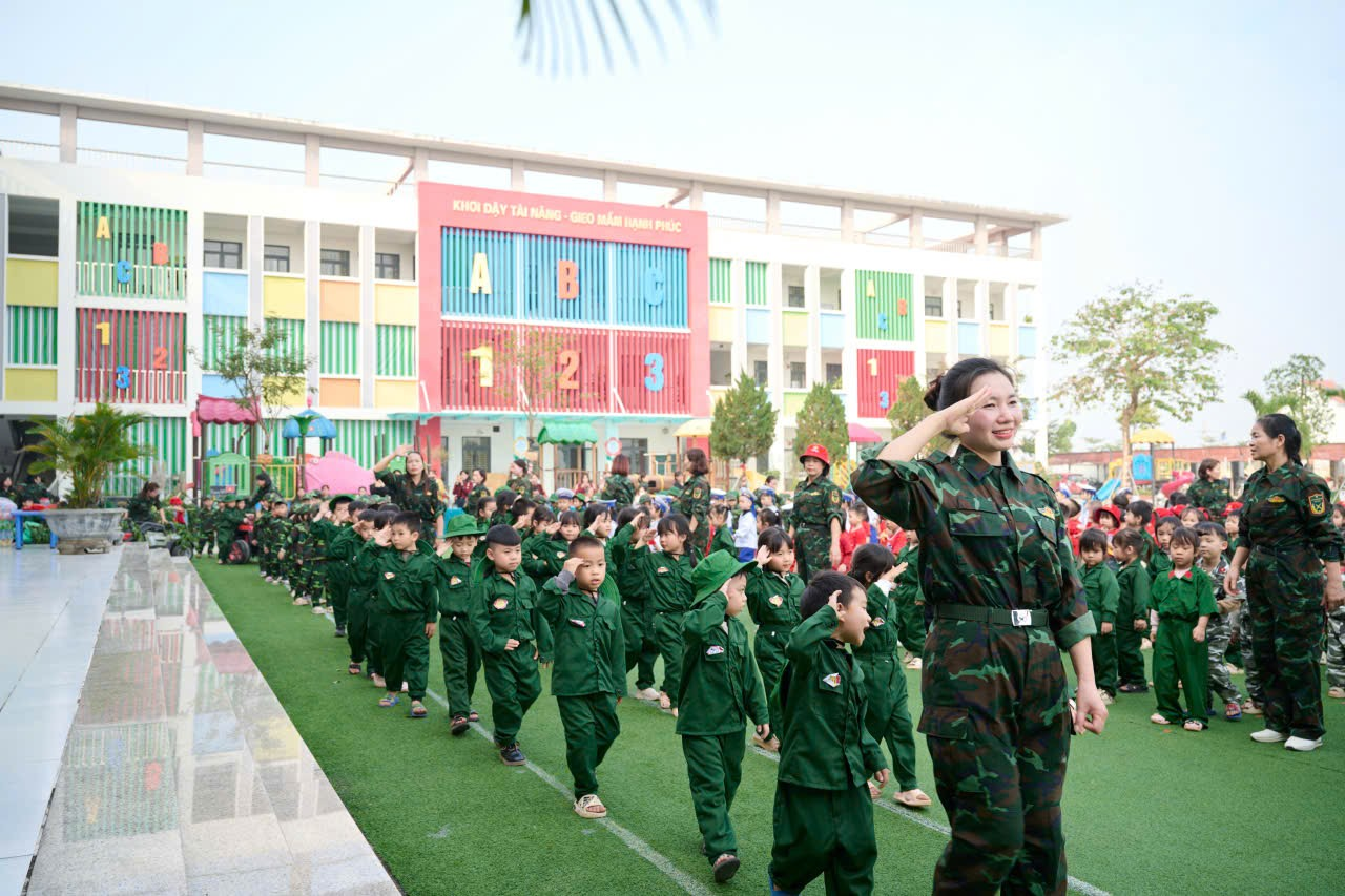 Trường Mầm non Hợp Tiến A với chương trình “Chú bộ đội trong mắt em” những ngày trải nghiệm đẹp của tuổi thơ- Ảnh 4.