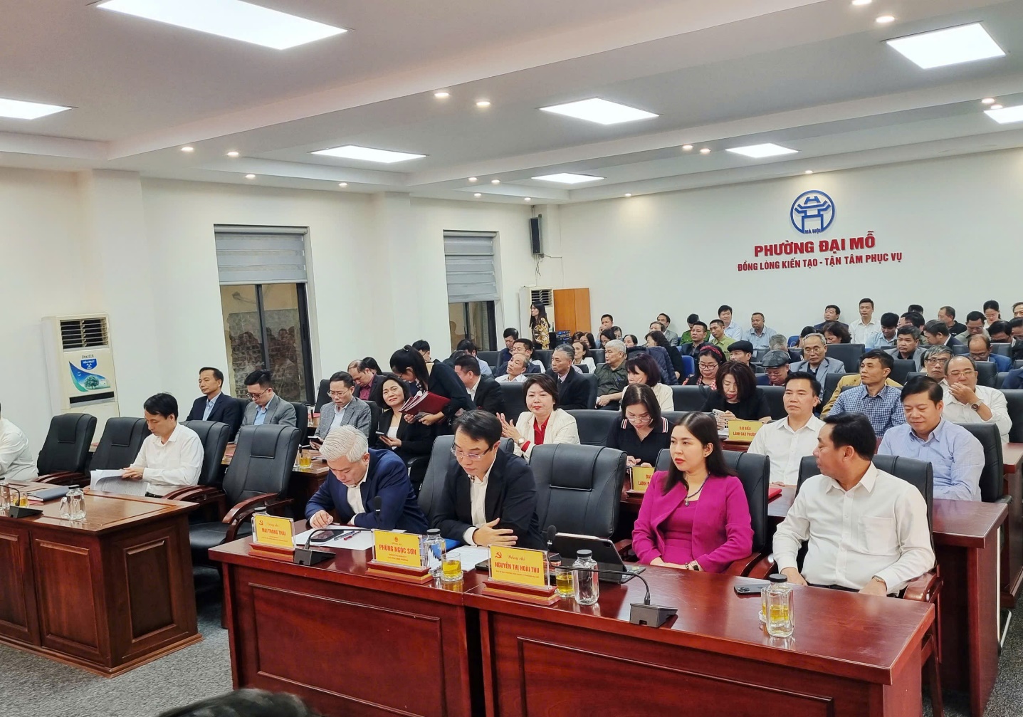 Đại biểu Hội đồng nhân dân Thành phố tiếp xúc cử tri sau kỳ họp thứ 28- Ảnh 1.