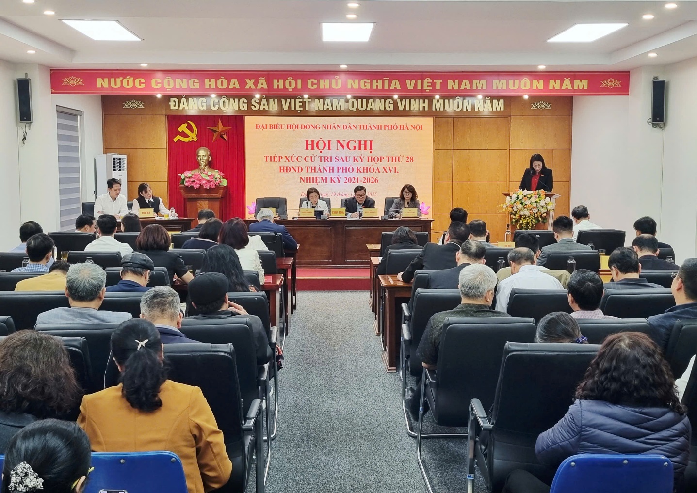 Đại biểu Hội đồng nhân dân Thành phố tiếp xúc cử tri sau kỳ họp thứ 28- Ảnh 2.