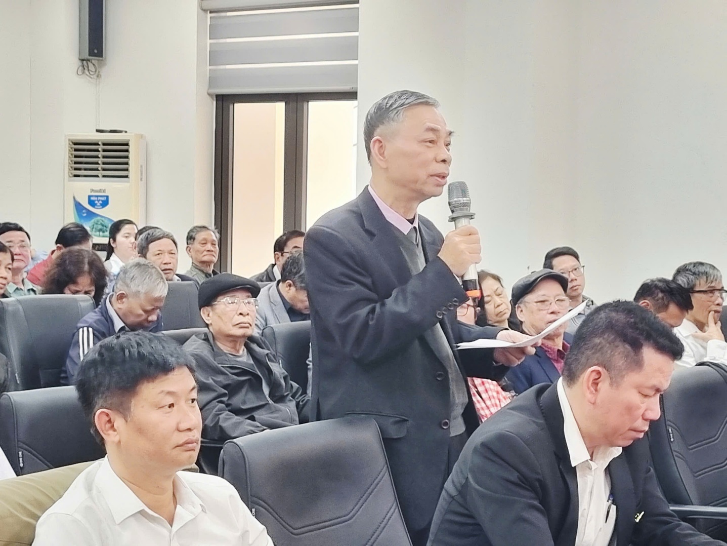 Đại biểu Hội đồng nhân dân Thành phố tiếp xúc cử tri sau kỳ họp thứ 28- Ảnh 3.