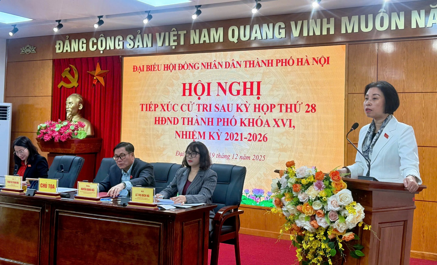 Đại biểu Hội đồng nhân dân Thành phố tiếp xúc cử tri sau kỳ họp thứ 28- Ảnh 6.