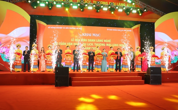 Dấu ấn lan tỏa từ Lễ hội vinh danh làng nghề Phú Xuyên 2025- Ảnh 2.