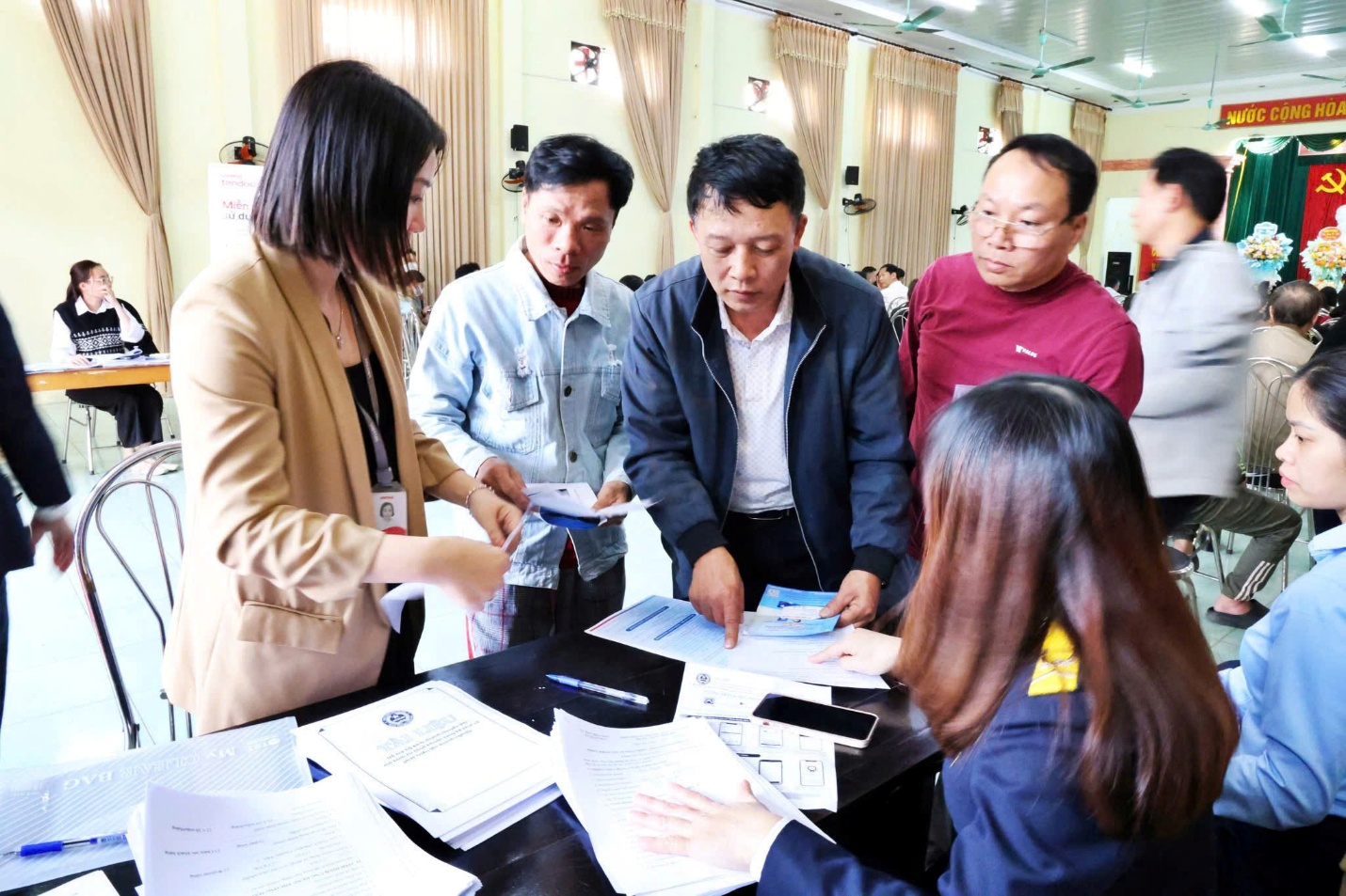 Xuân Mai triển khai 3 bước tuyên truyền, hỗ trợ Hộ kinh doanh chuyển đổi mô hình từ thuế khoán sang kê khai và chuyển đổi lên Doanh nghiệp- Ảnh 1.