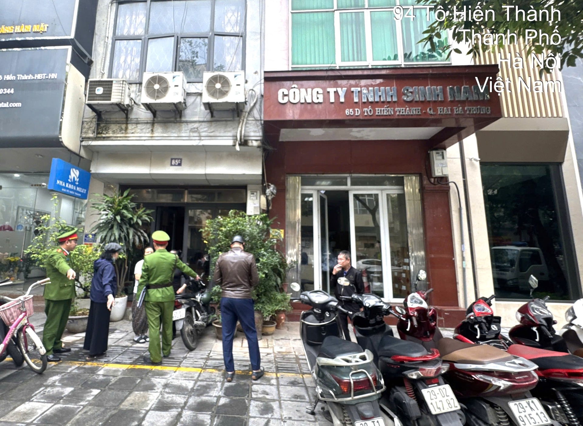 Phường Hai Bà Trưng ra quân chỉnh trang đô thị, bảo đảm trật tự an toàn giao thông- Ảnh 2.