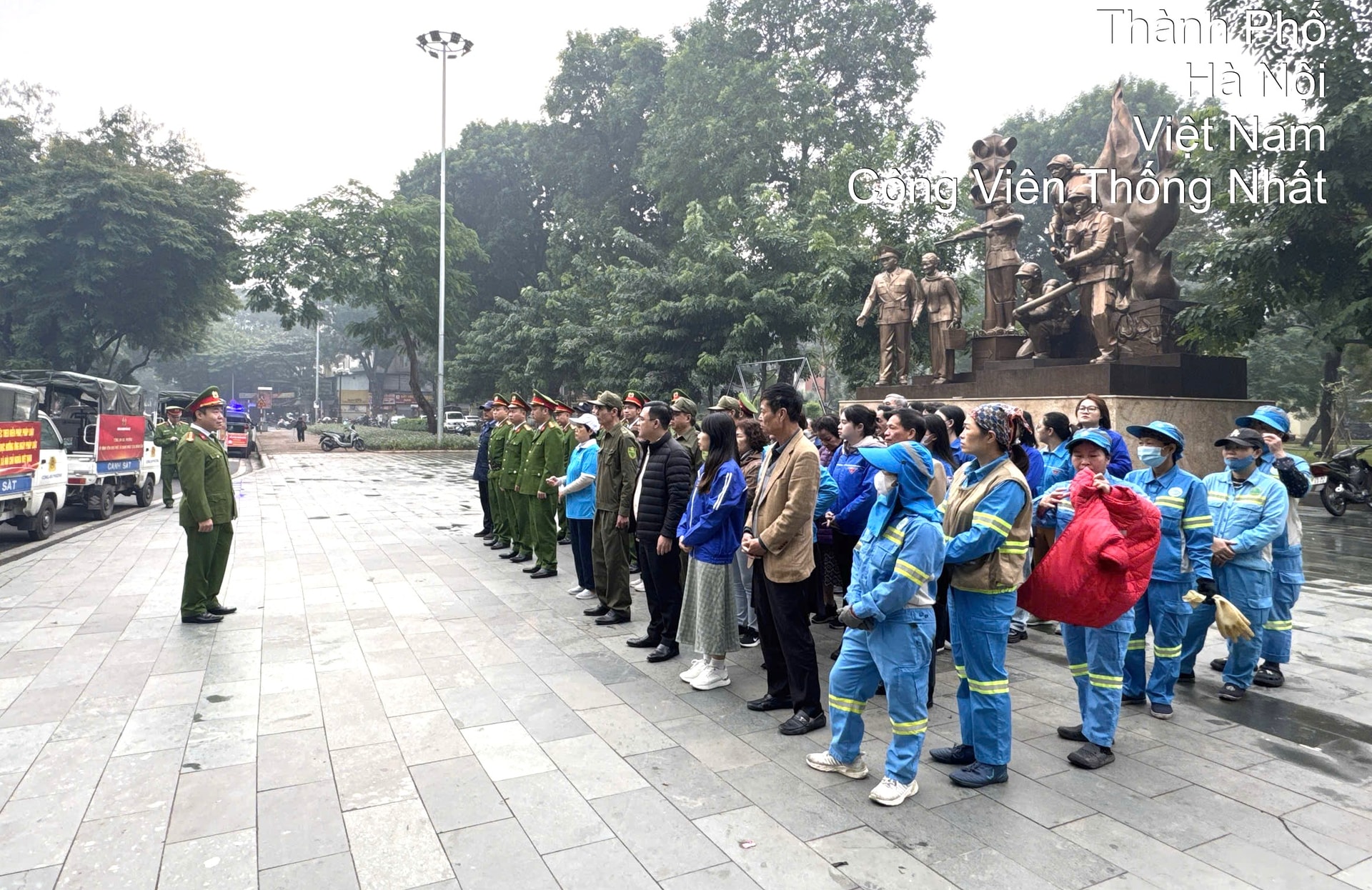 Phường Hai Bà Trưng ra quân chỉnh trang đô thị, bảo đảm trật tự an toàn giao thông- Ảnh 1.