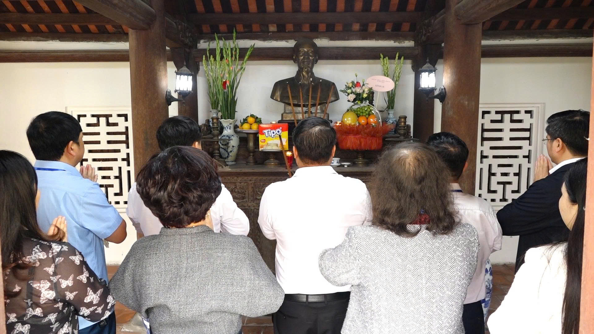 Đảng ủy – HĐND – UBND - Ủy ban MTTQ xã Bình Minh tổ chức Lễ dâng hương tại nhà lưu niệm Bác Hồ