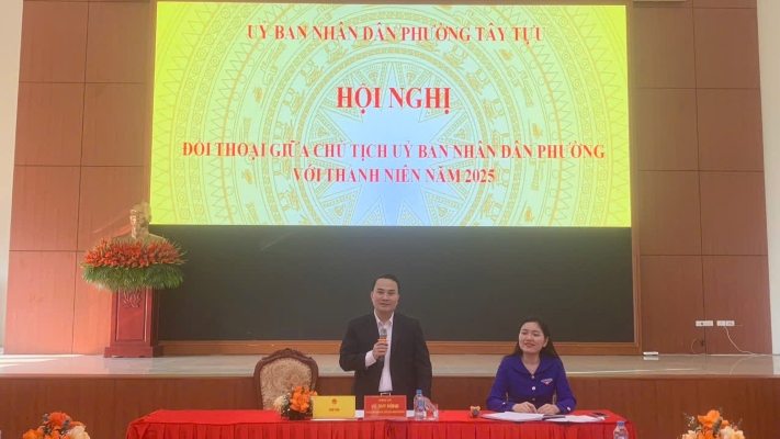 Đồng chí Vũ Duy Hùng - Phó Bí thư Đảng uỷ, Chủ tịch UBND phường Tây Tựu đối thoại với thanh niên- Ảnh 4.