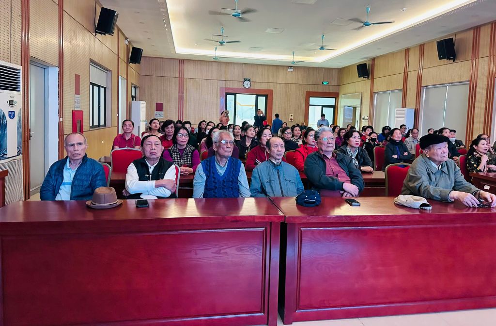 Phường Phương Liệt chiếu miễn phí phim “Mưa đỏ” phục vụ nhân dân- Ảnh 1.