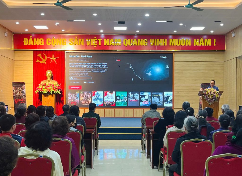 Phường Phương Liệt chiếu miễn phí phim “Mưa đỏ” phục vụ nhân dân- Ảnh 2.