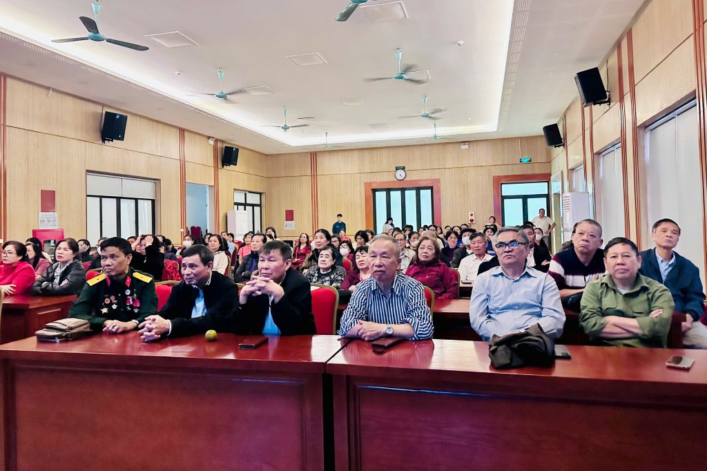 Phường Phương Liệt chiếu miễn phí phim “Mưa đỏ” phục vụ nhân dân- Ảnh 3.