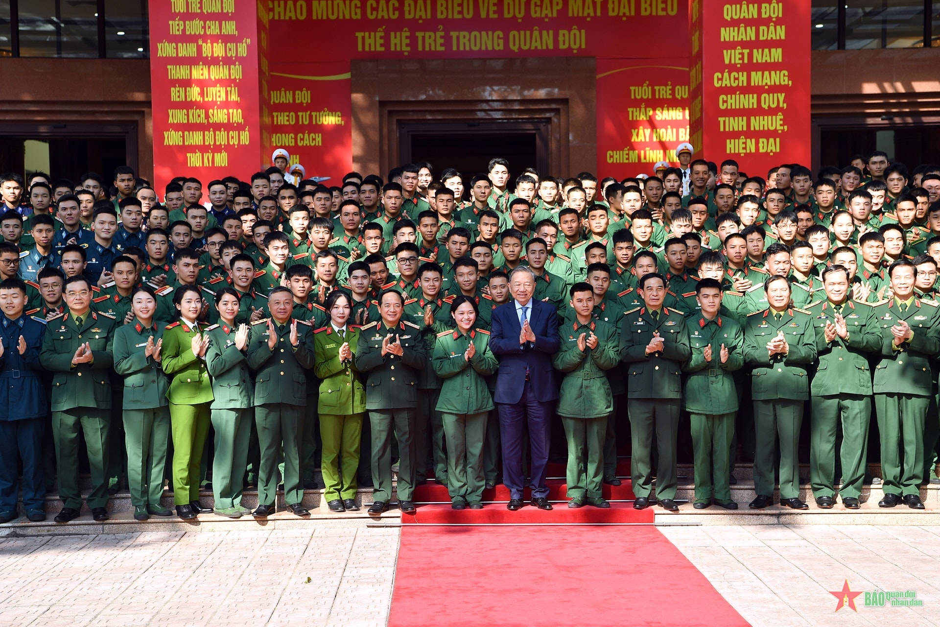 Quân đội nhân dân vững bước dưới cờ Đảng quang vinh- Ảnh 5.