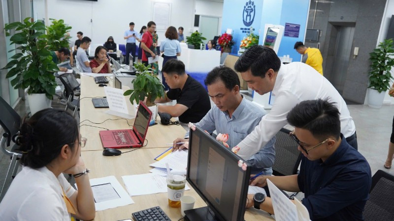 Hà Nội tiếp nhận trực tuyến 100% hồ sơ thủ tục hành chính thuộc thành phố |  Báo Nhân Dân điện tử