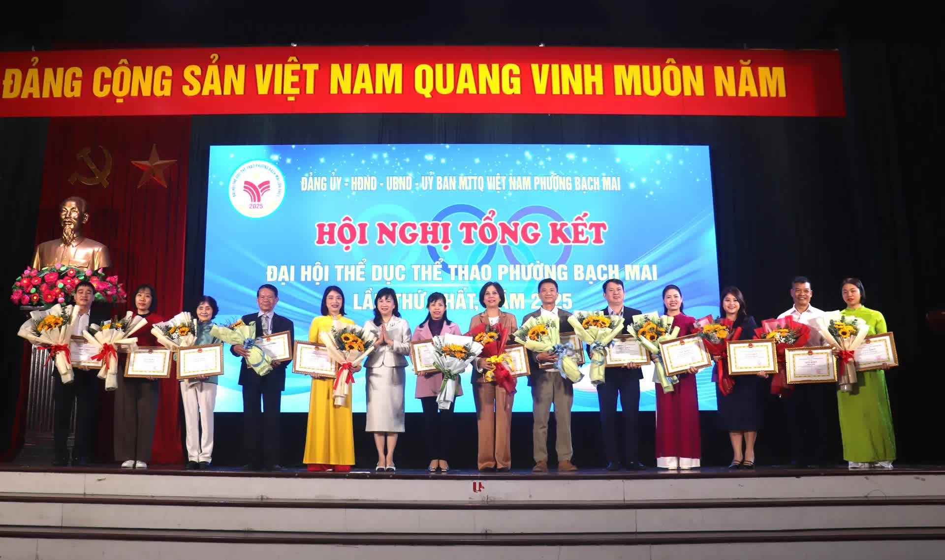 Các đội tuyển phường Bạch Mai thi đấu tại Đại hội Thể dục Thể thao Thủ đô đã giành được  81 huy chương- Ảnh 7.