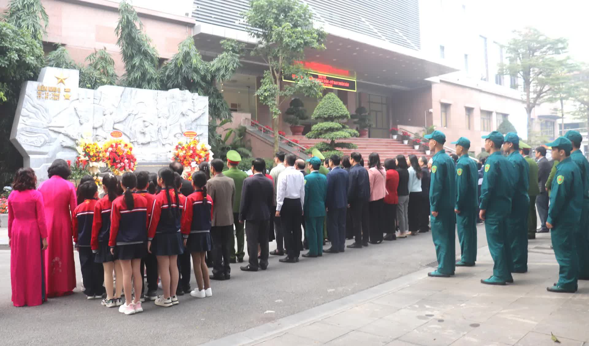 Phường Bạch Mai: dâng hoa ôn lại truyền thống hào hùng của quân, dân Liên khu II những ngày Toàn quốc kháng chiến- Ảnh 2.