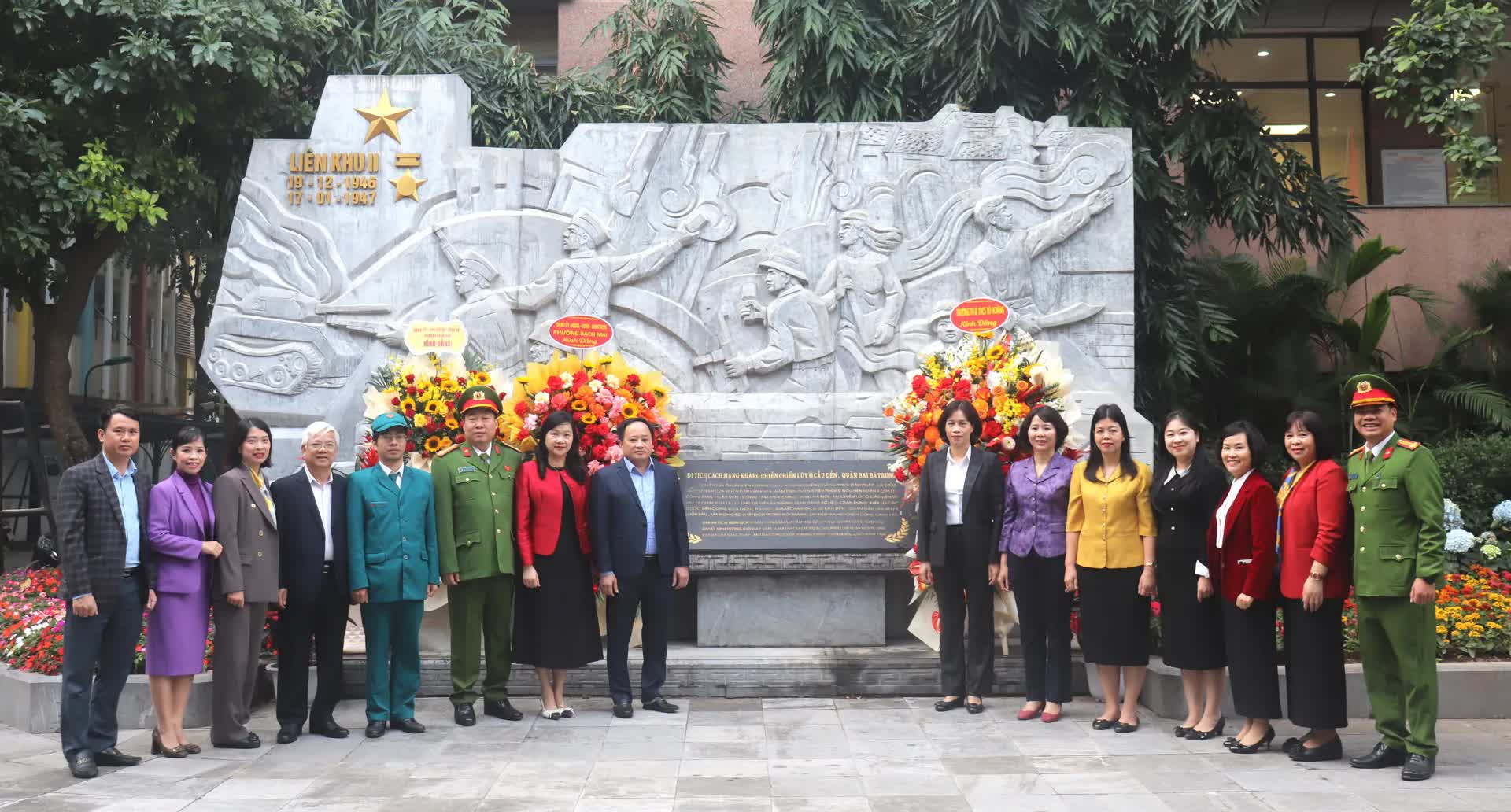 Phường Bạch Mai: dâng hoa ôn lại truyền thống hào hùng của quân, dân Liên khu II những ngày Toàn quốc kháng chiến- Ảnh 3.