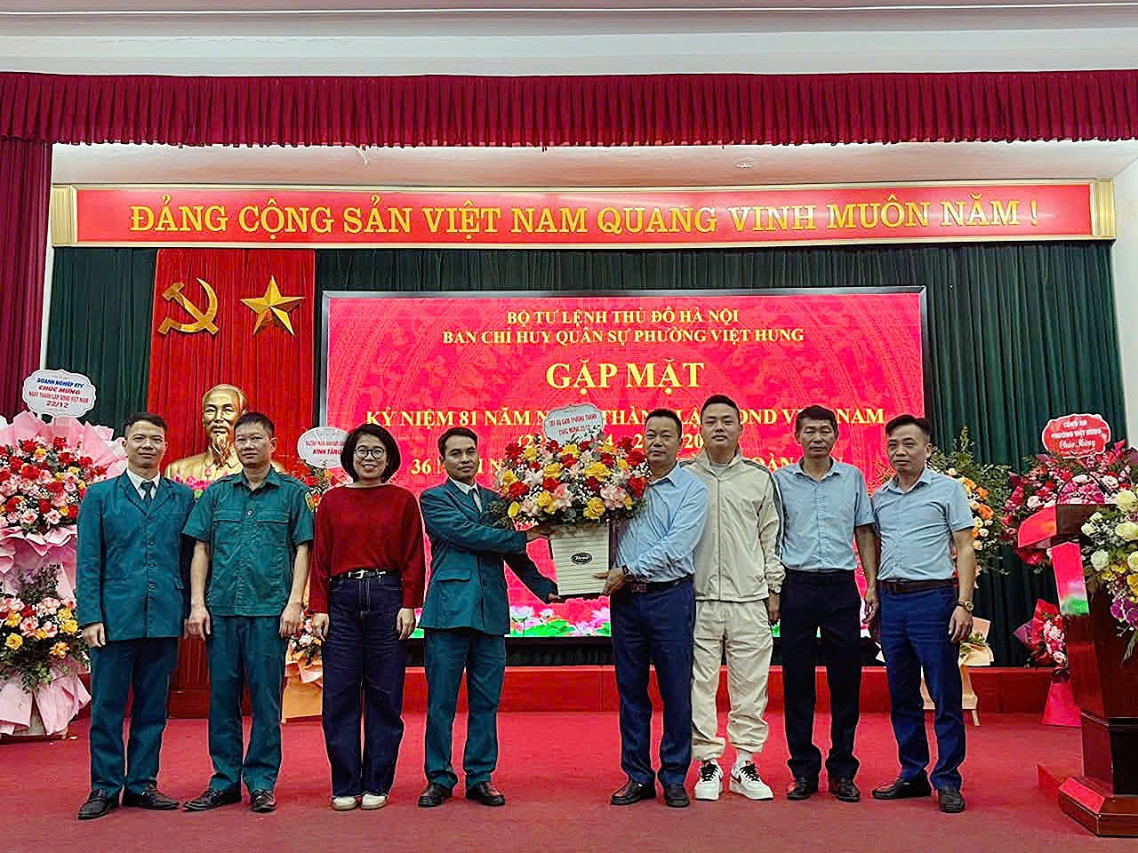 Gặp mặt chúc mừng 81 năm ngày thành lập Quân đội Nhân dân Việt Nam (22/12/1944 - 22/12/2025)- Ảnh 1.