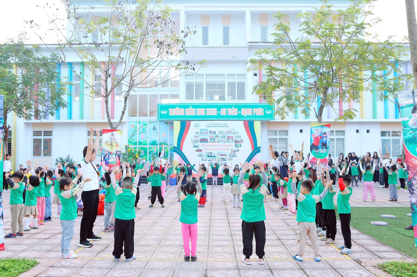 HOẠT ĐỘNG KIẾN TẬP CHUYÊN ĐỀ: "BỒI DƯỠNG KIẾN THỨC VSATTP, GIÁO DỤC DINH DƯỠNG KẾT HỢP VẬN ĐỘNG NHẰM PHÁT TRIỂN THỂ CHẤT CÂN ĐỐI CHO TRẺ” NĂM HỌC 2025 -2026- Ảnh 1.