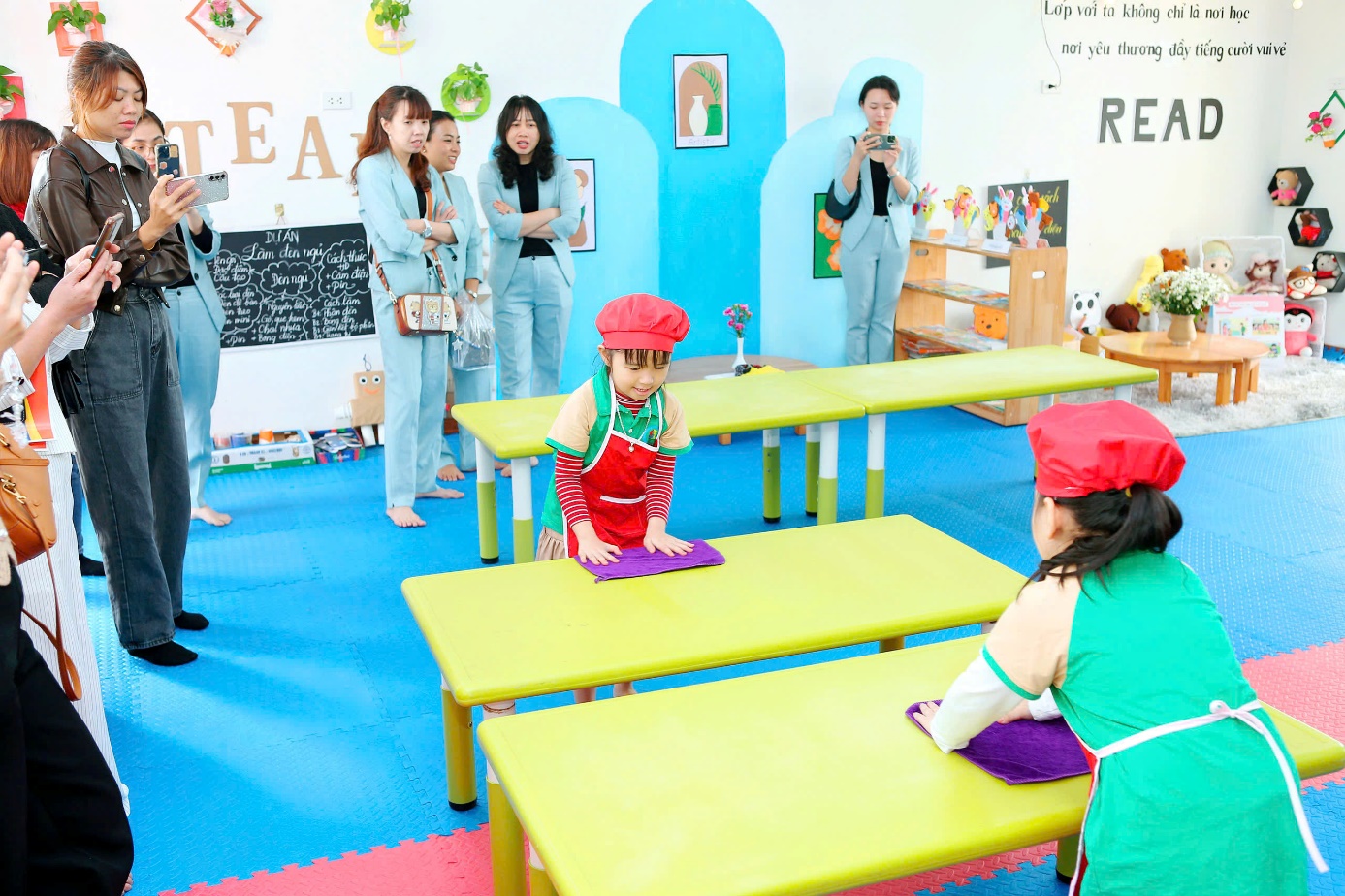 HOẠT ĐỘNG KIẾN TẬP CHUYÊN ĐỀ: "BỒI DƯỠNG KIẾN THỨC VSATTP, GIÁO DỤC DINH DƯỠNG KẾT HỢP VẬN ĐỘNG NHẰM PHÁT TRIỂN THỂ CHẤT CÂN ĐỐI CHO TRẺ” NĂM HỌC 2025 -2026- Ảnh 17.