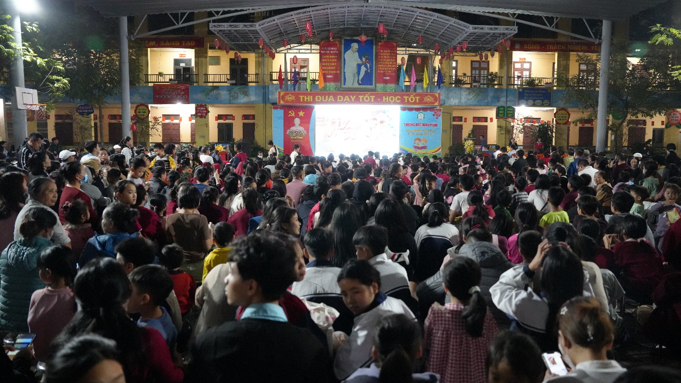 Xã An Khánh phối hợp tổ chức công chiếu miễn phí bộ phim “Mưa đỏ”- Ảnh 1.