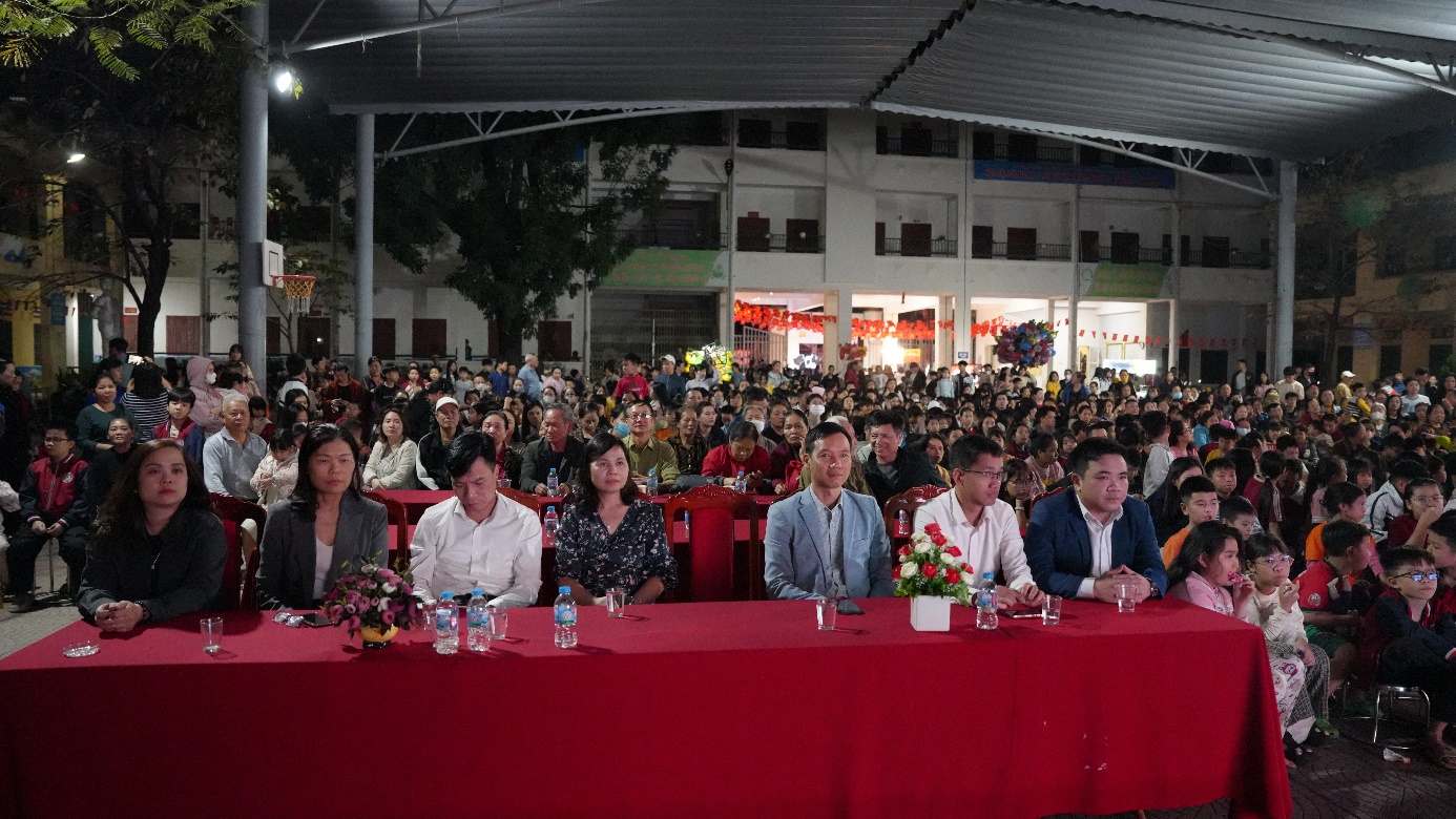 Xã An Khánh phối hợp tổ chức công chiếu miễn phí bộ phim “Mưa đỏ”- Ảnh 2.