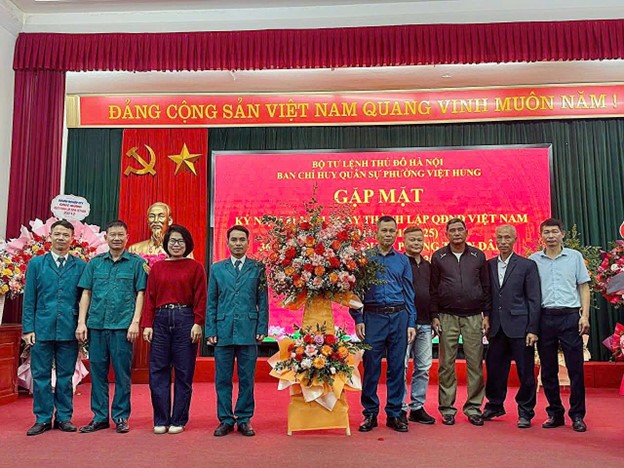 Gặp mặt chúc mừng 81 năm ngày thành lập Quân đội Nhân dân Việt Nam (22/12/1944 - 22/12/2025)- Ảnh 6.