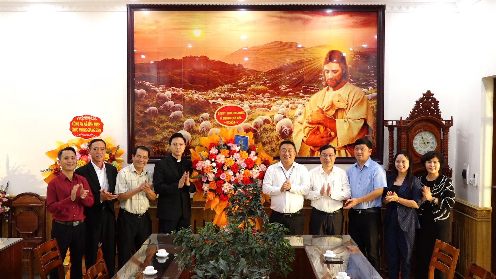 Lãnh đạo xã Bình Minh thăm, chúc mừng Giáng sinh Giáo xứ Thạch Bích, Giáo xứ Cao Bộ, Giáo xứ Cao Mật Bến